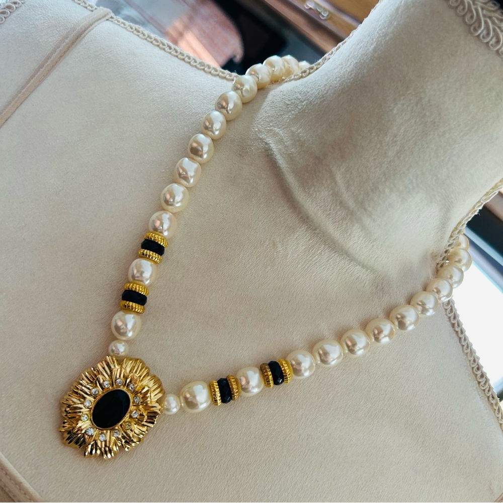 Vintage 80s Kenneth Jay Lane for Avon pearl bead medallion necklace